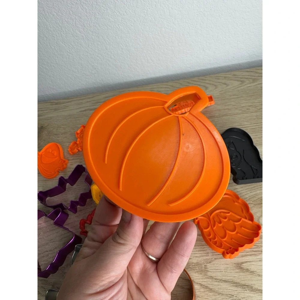 Vintage Halloween Cookie Cutter Lot Orange Plastic Metal Ghost Pumpkin Cat 16pc
